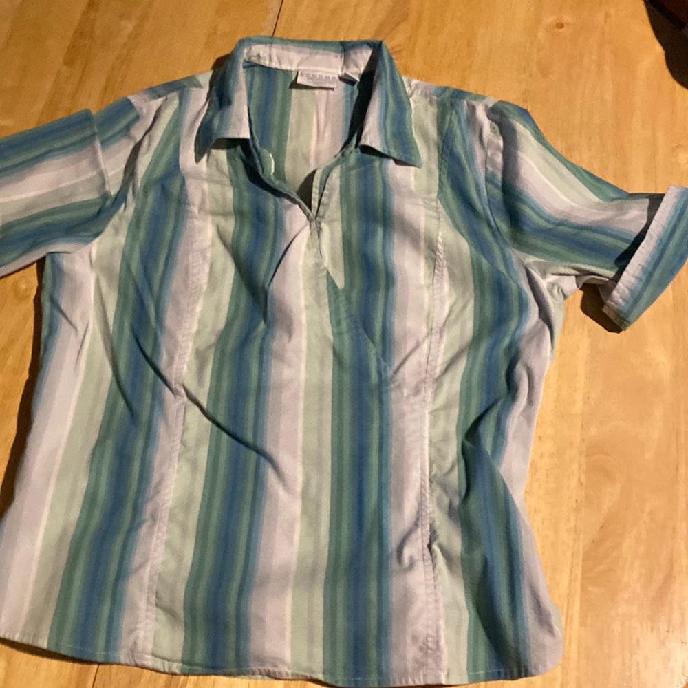 Short sleeve Sonoma brand tapered waist shirt ladies medium greens grey
